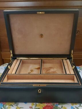 Green Leather Men’s Jewelry Box with Tan Suede Interior